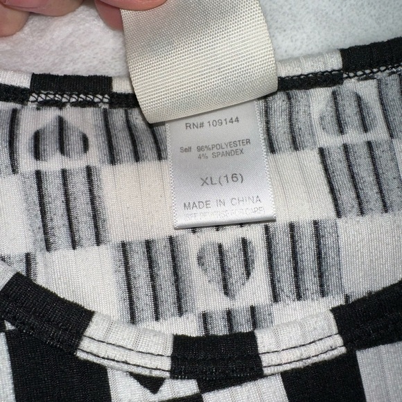 Black white checkered baby tee frilly edge girl sz 16/women’s Medium for… - Picture 4 of 4
